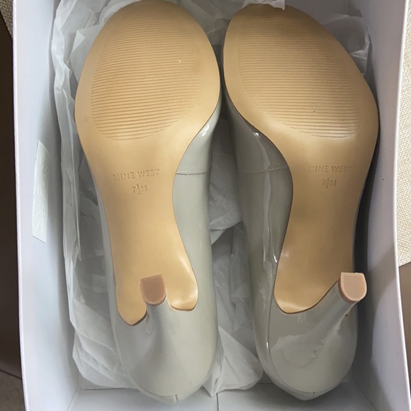 Patent Leather Grey Rounded Toe Heels (NIB) - Picture 4 of 6